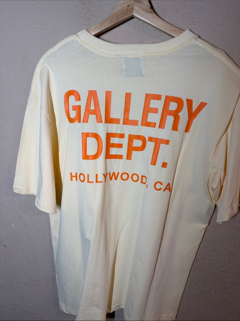 Gallery Dept Cream Short-Sleeve Logo Tee - Picture 2 of 3